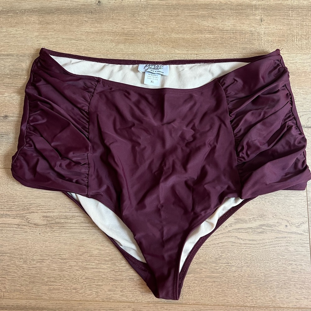 XL Kortni Jeane Ruched Side Bottoms
